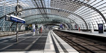 Leerer Bahnhof in der Corona-Krise