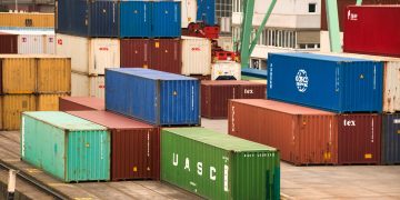 Containerschiffe stauen sich, Exportzahlen stabil